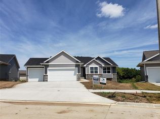 6408 Prairie Rose Cir SW, Cedar Rapids, IA 52404