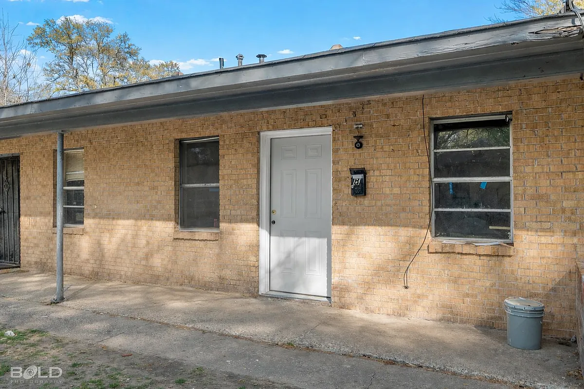 Building Photo - 117 E Olive St #B