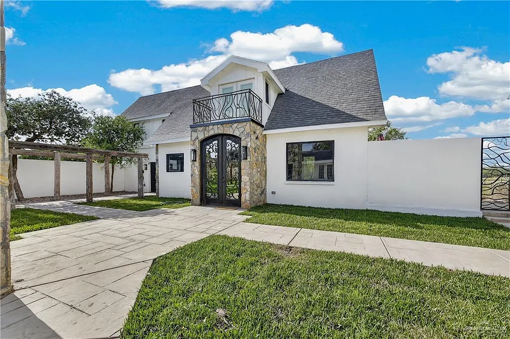 12303 Lakeview Dr — Photo 2