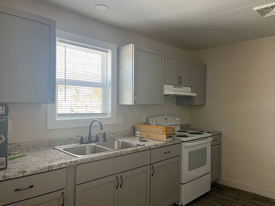 2nd image of 904 N 12th St