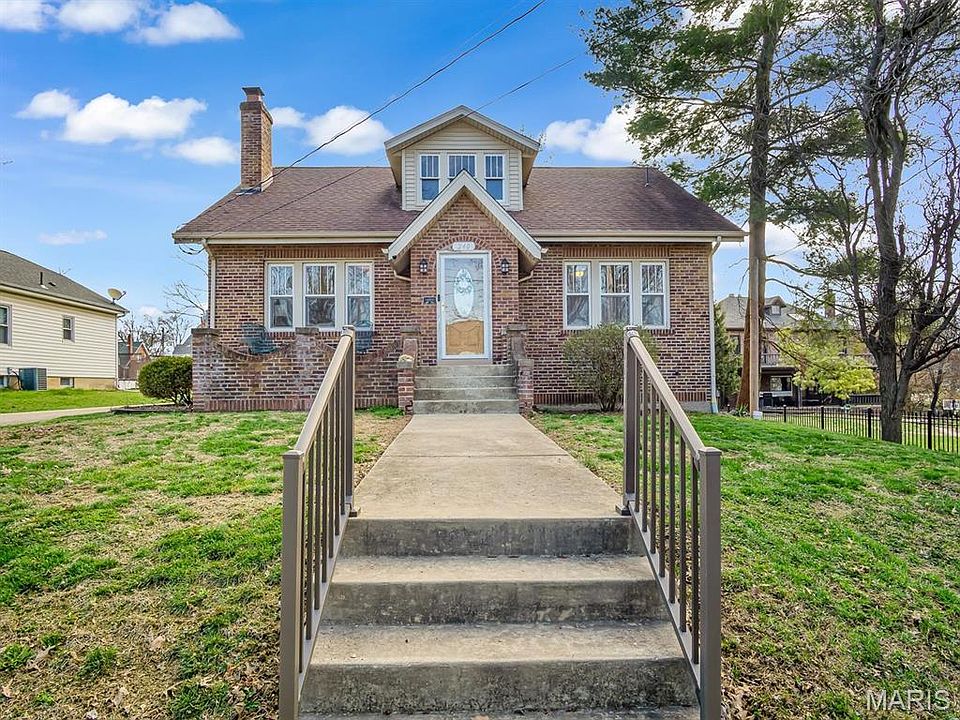 1st image of 240 N Main St