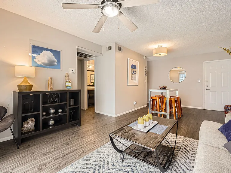Element Austin Apartments — Photo 8