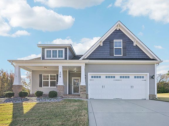 3rd image of 206 Heart Pine Dr