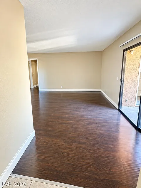 3 bed, 2.0 bath, 1109 sqft, $1,400 — Photo 3
