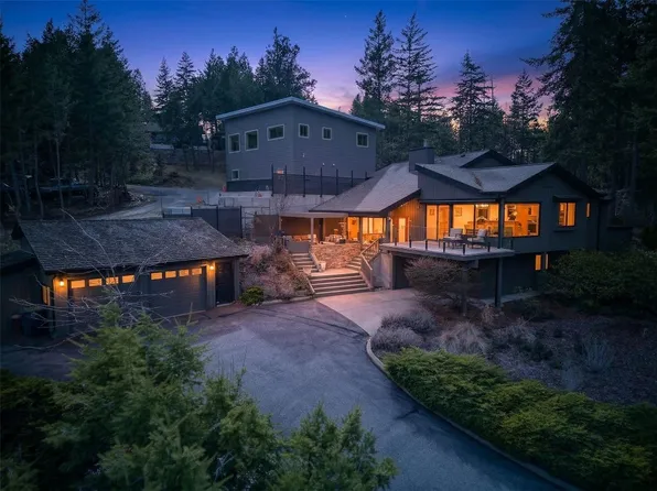 935 Lloyd Jones Dr, West Kelowna, BC V1Z 2X9