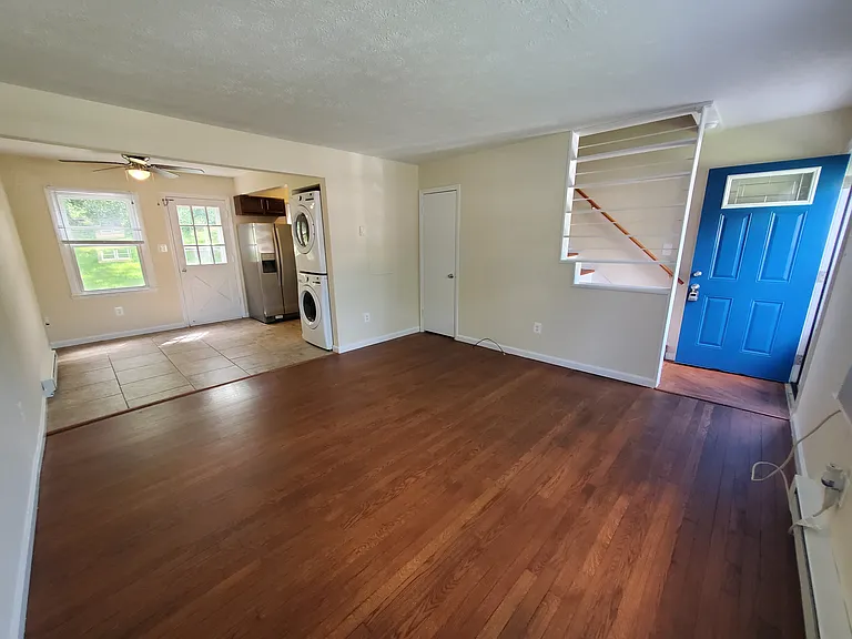 422 Viscose Ave #3 — Photo 3