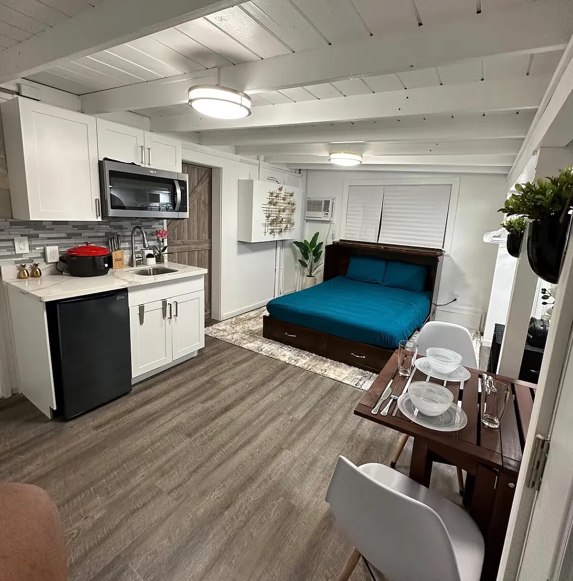 Studio, 200 sqft, $1,900 — Photo 1