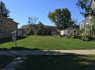 8917 Grant Ave, Brookfield, IL 60513