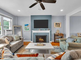 8 Deal Lake Ct, Asbury Park, NJ 07712