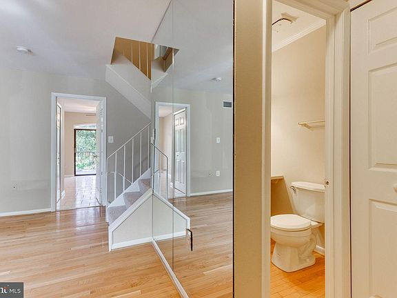 3rd image of 4916 Casimir St