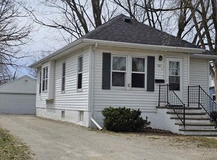 985 School Pl, Green Bay, WI 54303