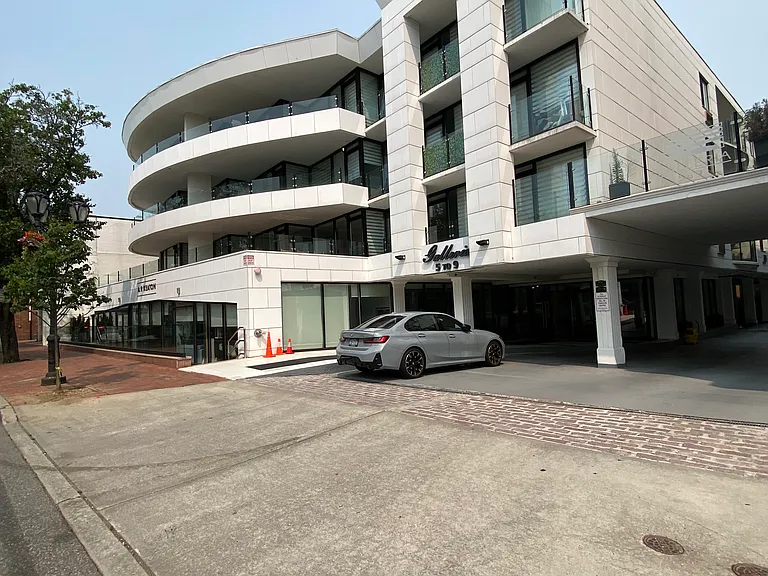 Grace Ave — Photo 1