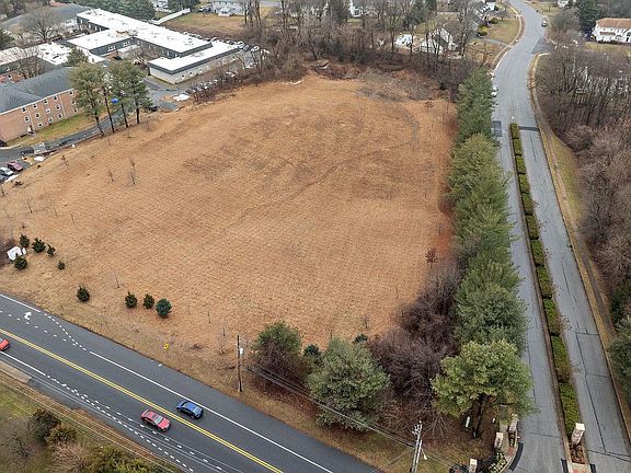 2nd image of 275 Possum Park Rd