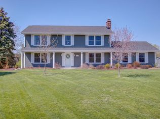 S67W32672 Ashton Way E, Mukwonago, WI 53149