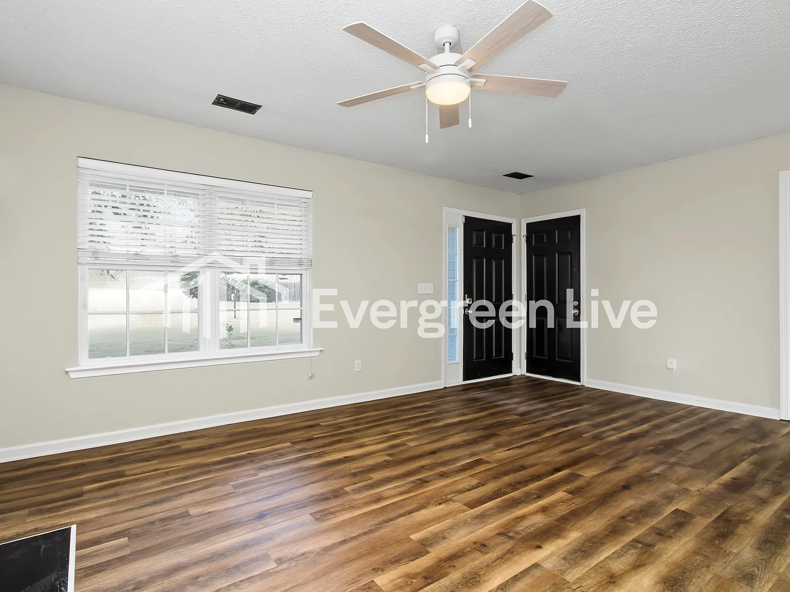 4 bed, 3.0 bath, 1728 sqft, $1,795 — Photo 2