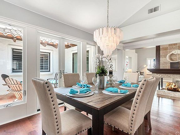 Formal dining room 