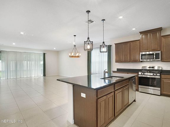 5th image of 1103 LAKESIDE ESTATES Drive