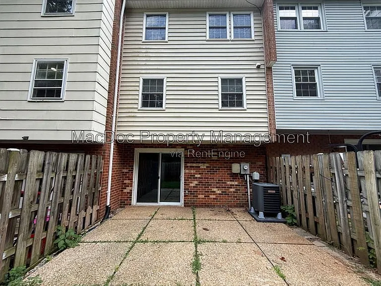 14611 Earlham Ct — Photo 36