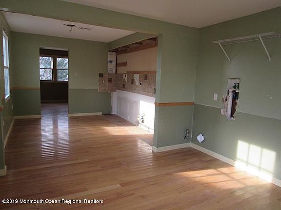 2nd image of 15 Holly Creek Ln