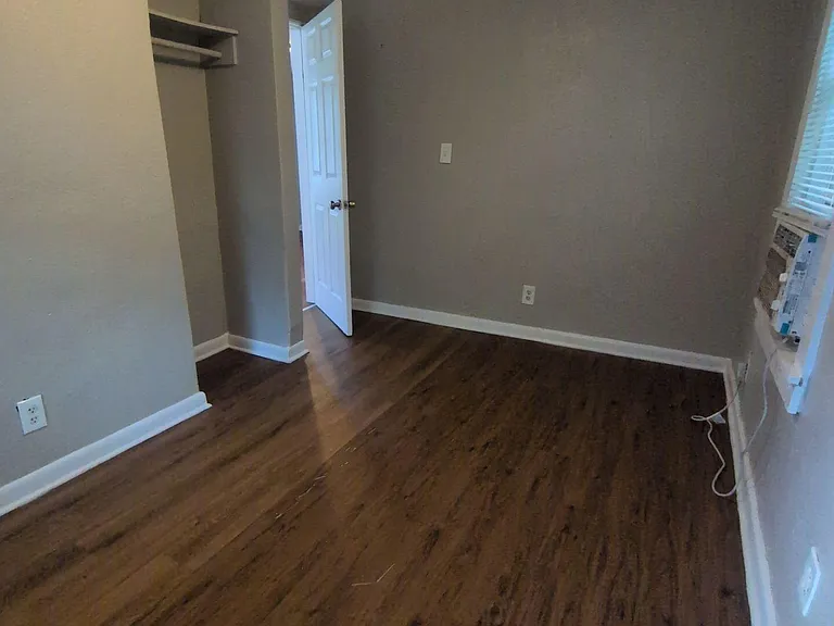 1551 W 33rd St #2 — Photo 3