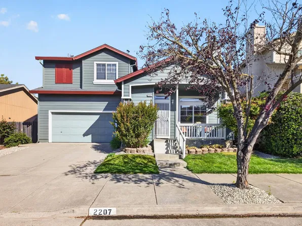 2207 Meteorite Lane, Santa Rosa, CA 95404
