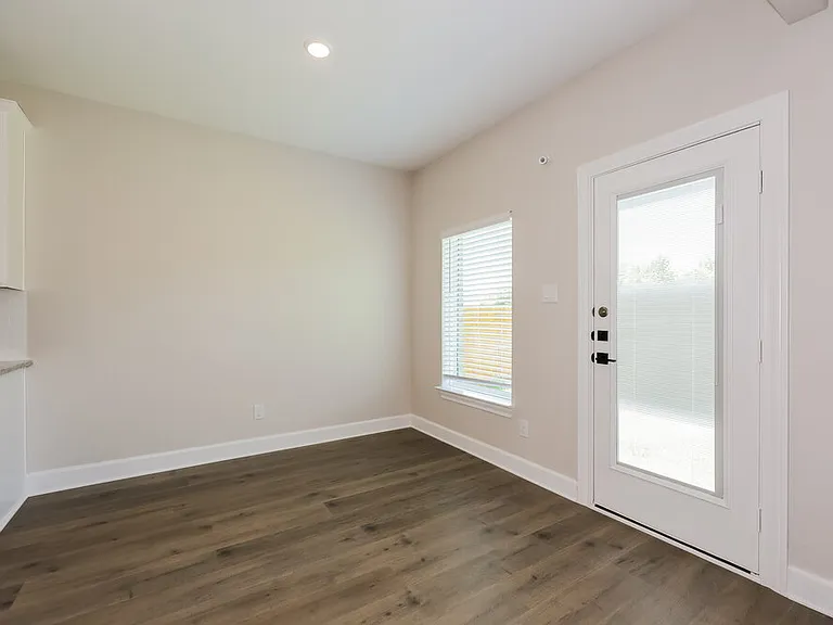 309 Magnolia Blvd — Photo 6