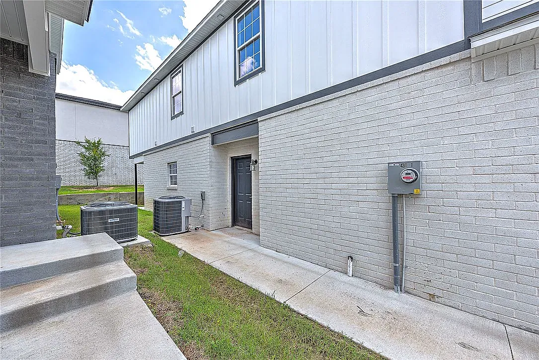 4 bed, 2019 sqft, $2,000 — Photo 4