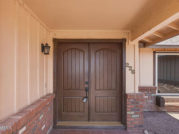 5th image of 226 E GLENCOVE Street
