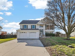 714 S Sunset Ln, Raymore, MO 64083