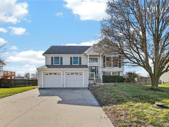 714 S Sunset Ln, Raymore, MO 64083