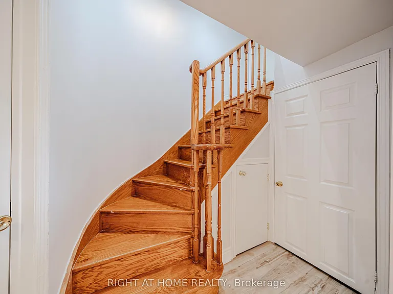 3 Glenayr Rd #LOWER — Photo 5
