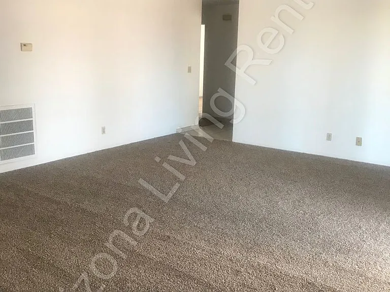 2639 Jamaica Blvd S — Photo 5