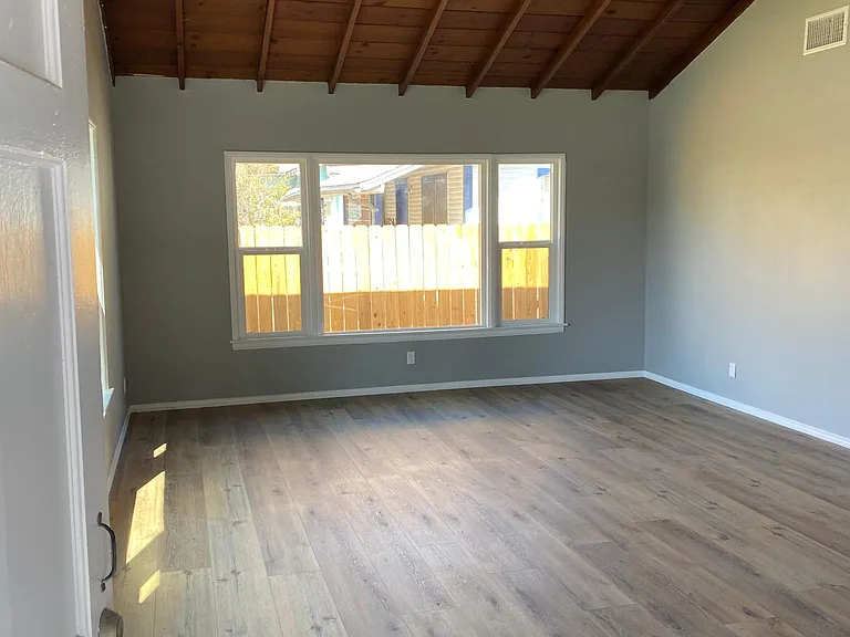 150 S Lotus Ave — Photo 20