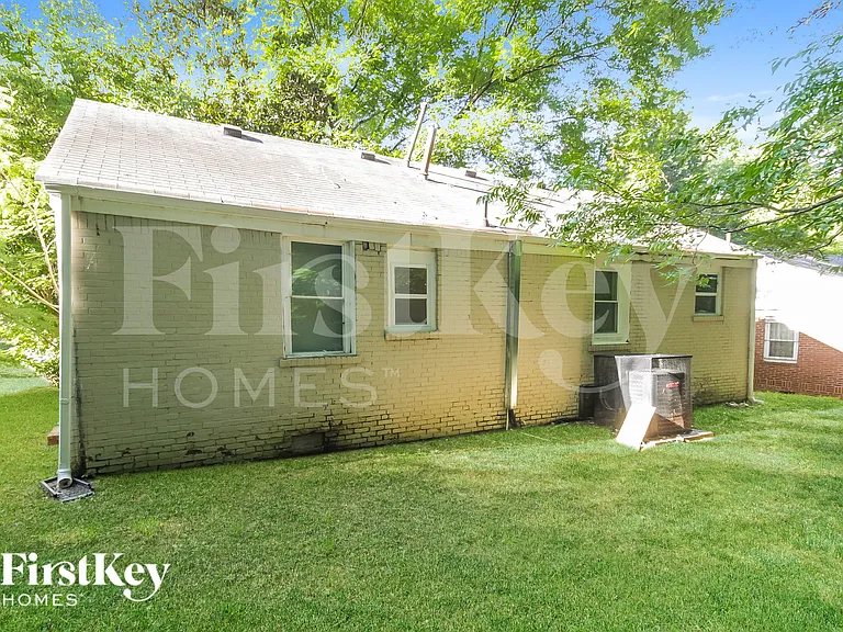 1800 Oakmont Dr NW — Photo 17