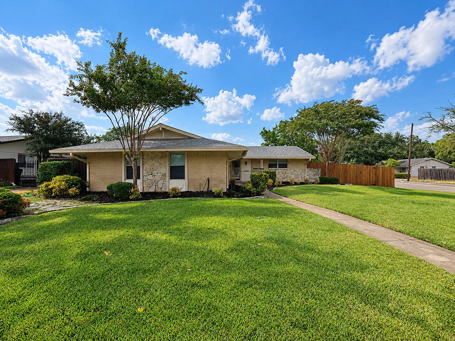 3 Bed, 2 Living, Corner Lot with Large Backyard and Gate — Photo 3