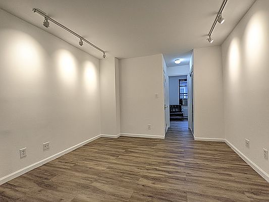 5th image of 216 E 29th St #4H