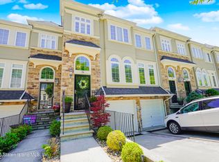 84 Presentation Cir, Staten Island, NY 10312