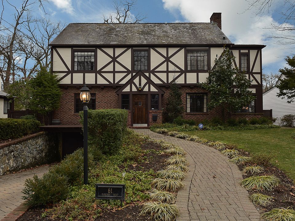 1st image of 61 Parkway W