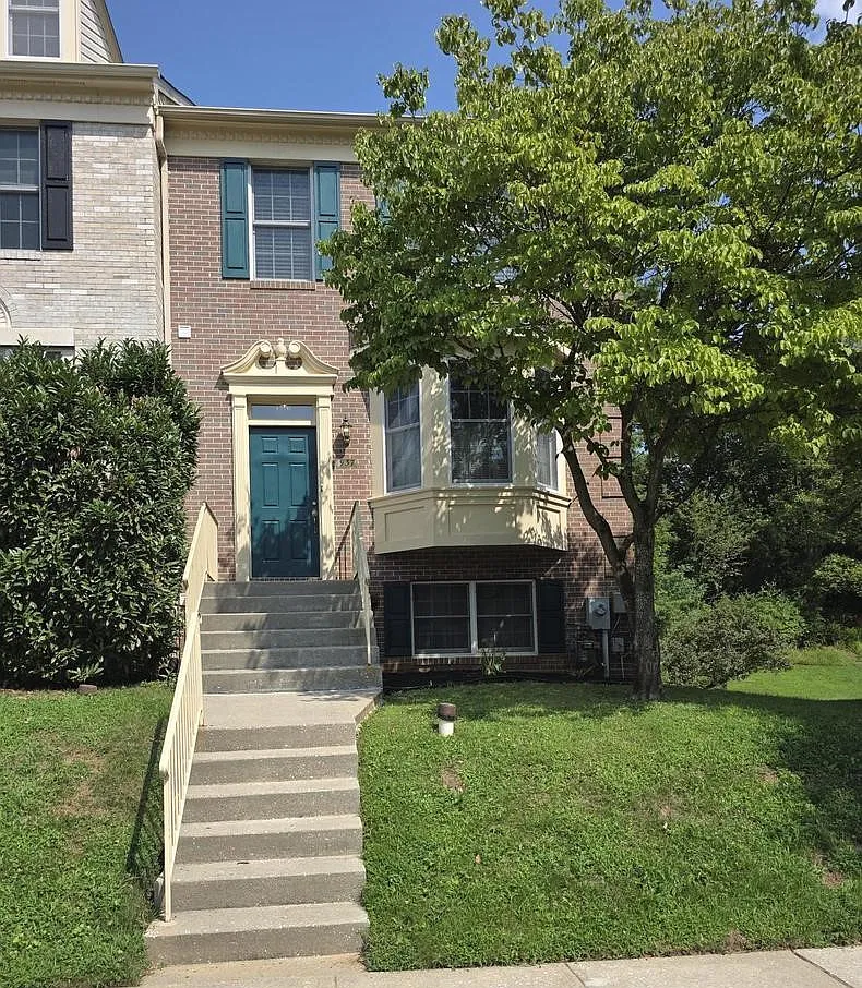 4 bed, 3.5 bath, 2480 sqft, $2,900 — Photo 1