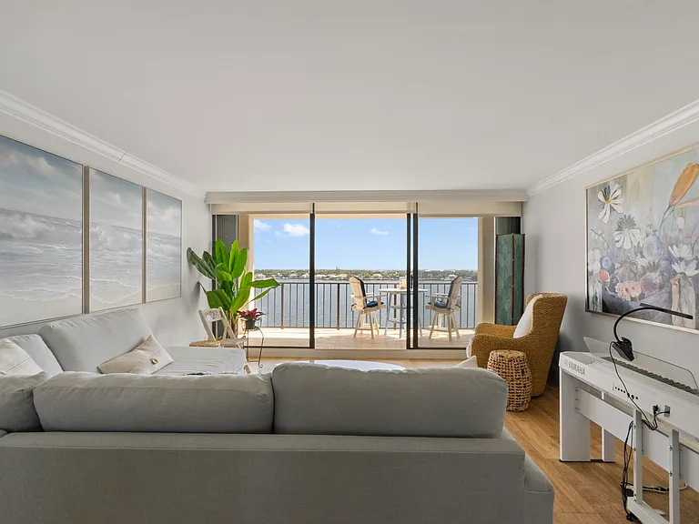 130 Lakeshore Dr #923 — Photo 12