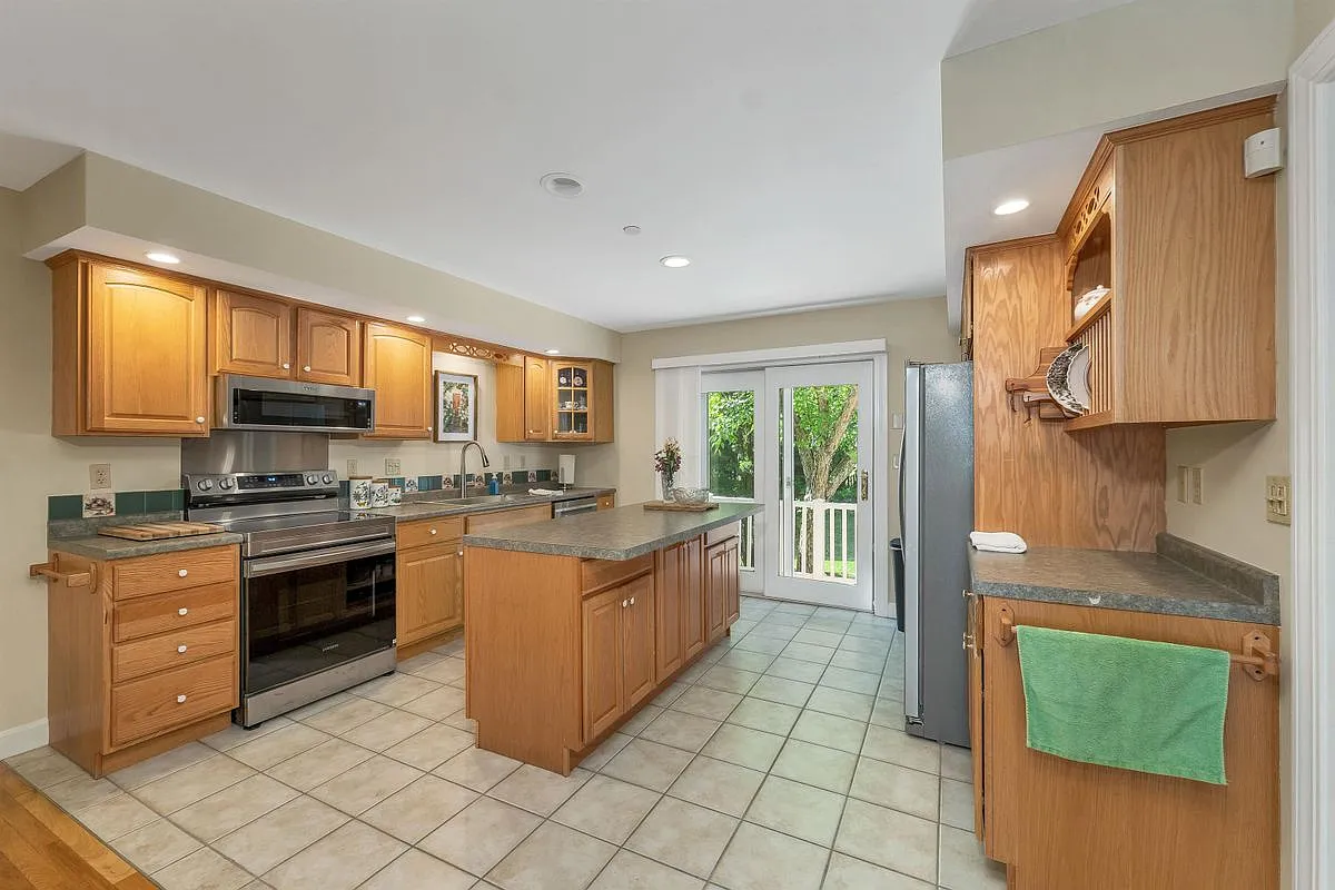 2 bed, 3.0 bath, 2007 sqft, $2,500 — Photo 4
