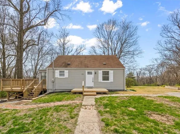 166 Novak St, Sugar Creek, MO 64054