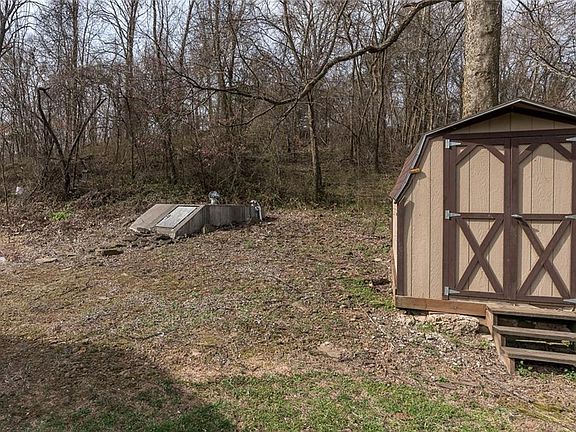 4th image of 211 Madison St