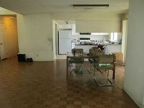 3rd image of 5111 Tennis Court St E