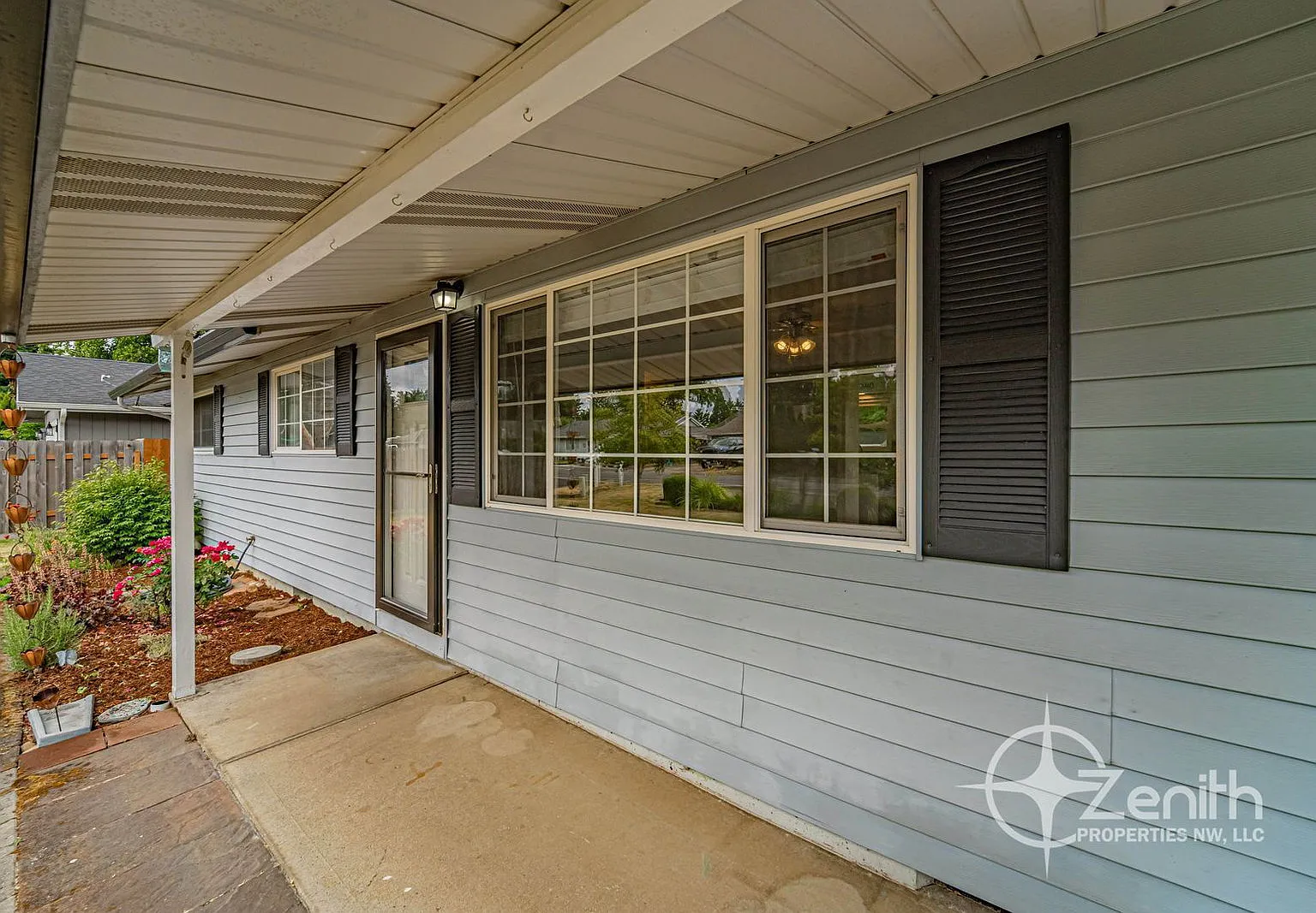 3 bed, 1.0 bath, 1008 sqft, $2,495 — Photo 3