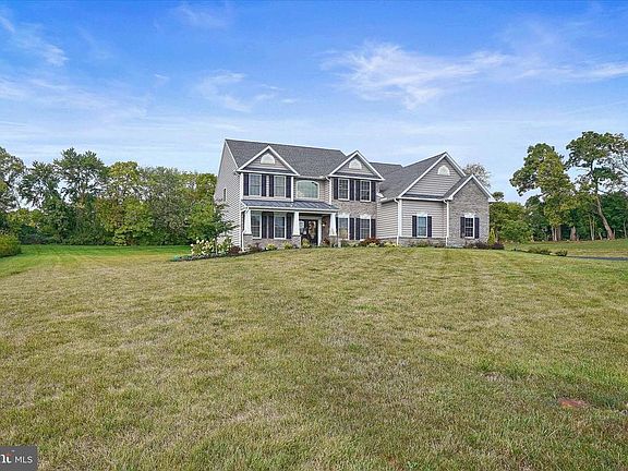 2nd image of 12 Chasen Ct