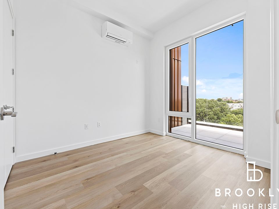 1st image of 50 E 10th St #702