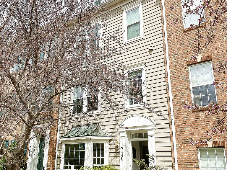 710 Market St E — Photo 1