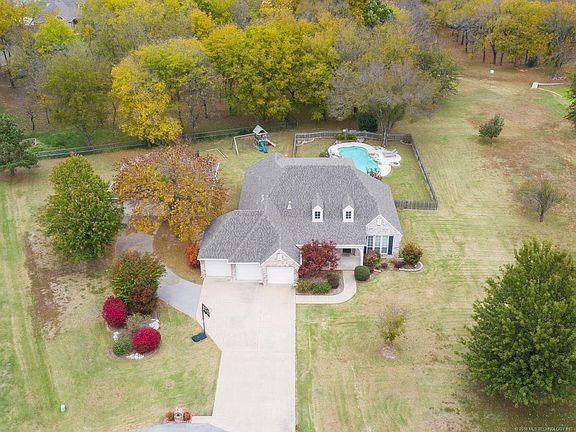 3rd image of 23025 S Biswell Dr