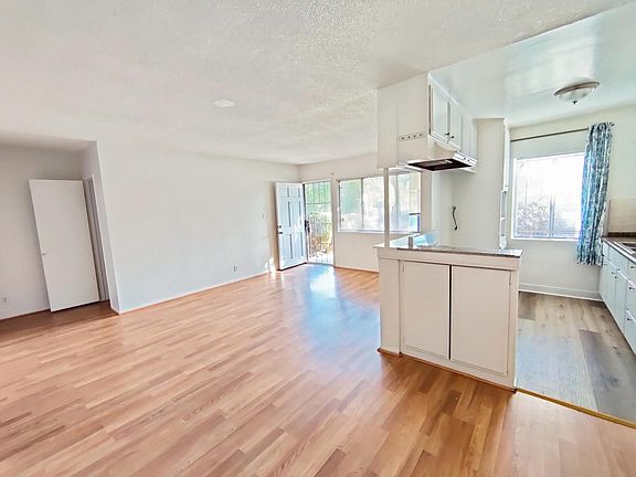 2nd image of 14205 Burbank Blvd APT 1